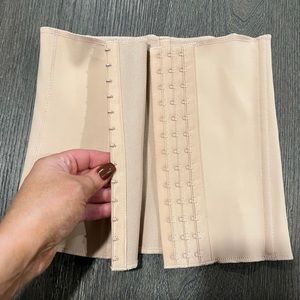 Skims waist trainer-clay